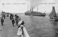 carte postale ancienne de Ostende L'Estacade et le départ de la malle 