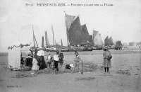 carte postale ancienne de Heyst Enfants jouant sur la plage