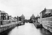 carte postale ancienne de Courtrai La Lys et le Broel toren