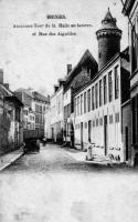 carte postale ancienne de Bruges Ancienne Tour de la Halle au beurre et rue des Aiguilles