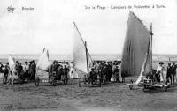 carte postale ancienne de Knokke Sur la plage - Concours de Voiturettes à Voile