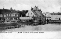 postkaart van Menen Le Pont de la rue de Lille. Le Port.