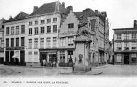 carte postale ancienne de Bruges Marché aux oeufs, la Fontaine