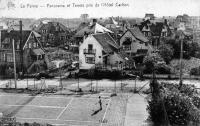 carte postale ancienne de La Panne Panorama et Tennis pris de l'hôtel Carlton