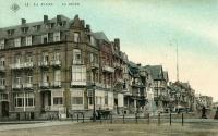 carte postale ancienne de La Panne La digue à hauteur de l'hôtel Terlinck