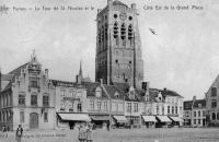 carte postale ancienne de Furnes La tour de St Nicolas et le côté Est de la Grand Place