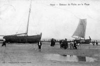 carte postale ancienne de Heyst Bateaux de pêche sur la Plage