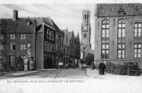 carte postale ancienne de Bruges Rue aux Laines et le Beffroi