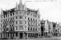 carte postale ancienne de Middelkerke L'hôtel de la plage et la digue