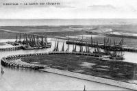 carte postale ancienne de Zeebruges Le bassin des pêcheurs