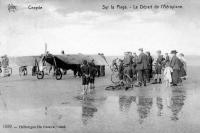 carte postale ancienne de Coxyde Sur la Plage - Le départ de l'Aéroplane