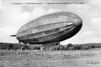 carte postale ancienne de Dirigeables Le dirigeable Méditérranée - Quelques minutes avant le Lâchez tout