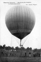 carte postale ancienne de Ballons Brasschaet-Polygone - Le ballon observatoire - Manoeuvre des aérostiers