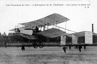 carte postale ancienne de Avions L'aéroplane de M. Farman en plein vol