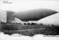 postkaart van Luchtschepen Mantes - Dirigeable Lebaudy - sortie du hangar