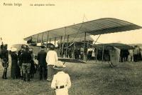 postkaart van Vliegtuigen Fernand Jacquet à bord de son biplan Henri Farman