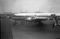 aéroport de Bruxelles Les passagers embarquent dans un avion de la Sabena 
 Belgian World Airlines