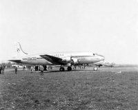  Attroupement près d'un avion de la Sabena