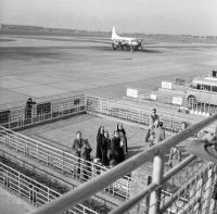  Arrivée de religieuses à l'aéroport de Bruxelles