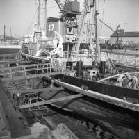  Réparation d'un bateau dans une cale sèche