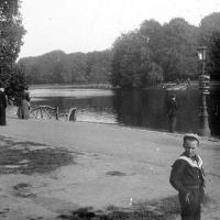  En attendant le bac pour le Châlet Robinson