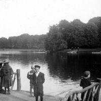 Bruxelles Bois de la Cambre - On attend le bac