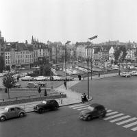  Parking de la gare centrale avec sa pompe à essence