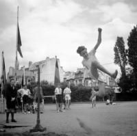 Etterbeek Jeux au collège Saint Michel. Rue du Collège St Michel et rue Fauchille