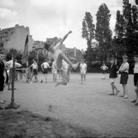 Etterbeek Jeux au collège Saint Michel. Rue du Collège St Michel et rue Fauchille