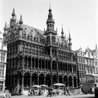 Bruxelles Marché aux fleurs devant la maison du roi