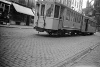 Rue Royale-Sainte-Marie Le tram à hauteur du N° 12