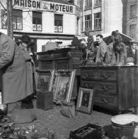 Bruxelles Place du jeu de balle - Vieux marché devant la maison du moteur