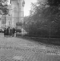  Promenade devant le château Charle-Albert