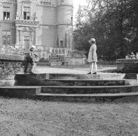  Promenade devant le château Charle-Albert