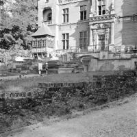  Promenade devant le château Charle-Albert