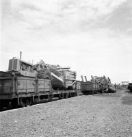  Chargement des engins de chantier de la société Socol en gare de Mwene-ditu.