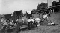 Blankenberge Sur la plage devant l'hôtel Excelsior