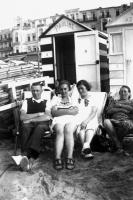  Sur la plage de Blankenberge devant les cabines de plage Pauline