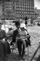  Op de strand ten hoogte van hotel Pauwels