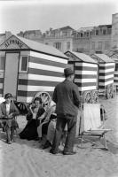 Blankenberge sur la plage à côté des cabines Alphonse et à hauteur de la pension Laforce