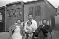 Coxyde  Sur la plage devant une cabine de plage Odette Jacque