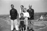 Coxyde Photo de famille devant la ferme - laiterie de l'abbaye