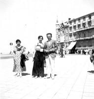 Knokke ¨Promenade sur la digue devant l'hôtel beau séjour