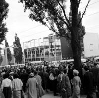 Expo58 Bruxelles Devant le pavillon du pétrole