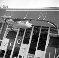 Expo58  Het paviljoen van chocoladefabrikant Victoria en zijn attractie