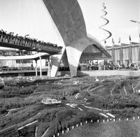 Expo58 Bruxelles La flèche du génie civil et la Belgique en miniature (Bastogne au 1er plan)