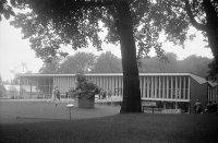 Expo58 Bruxelles Devant le pavillon du Portugal