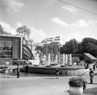 Expo58  Het Nederlandse pavijoen en de trein van de Nederlandse spoorwegen