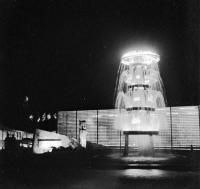 Expo58 Bruxelles Le pavillon du Mexique la nuit.