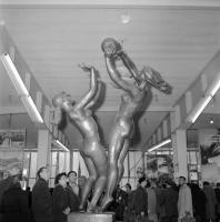 Expo58  Statues à l'intérieur du pavillon de l'U.R.S.S.